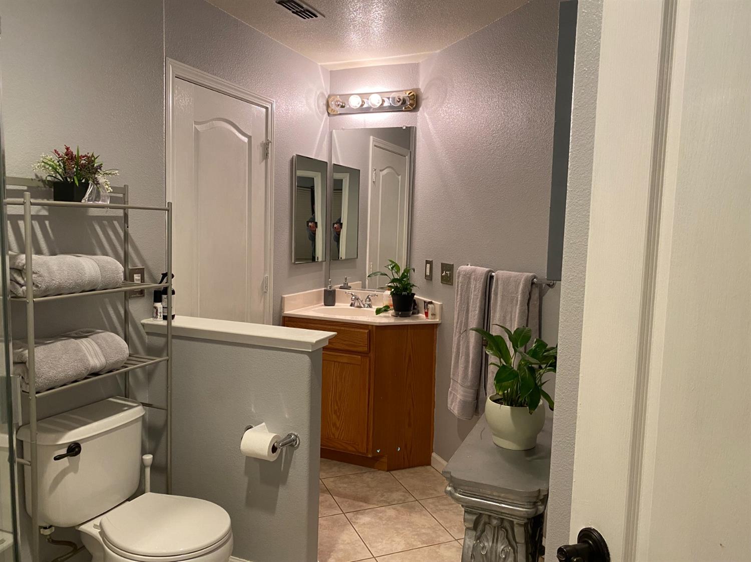 Stockton, California, 95219, United States, 4 Bedrooms Bedrooms, ,3 BathroomsBathrooms,Residential,For Sale,1864763
