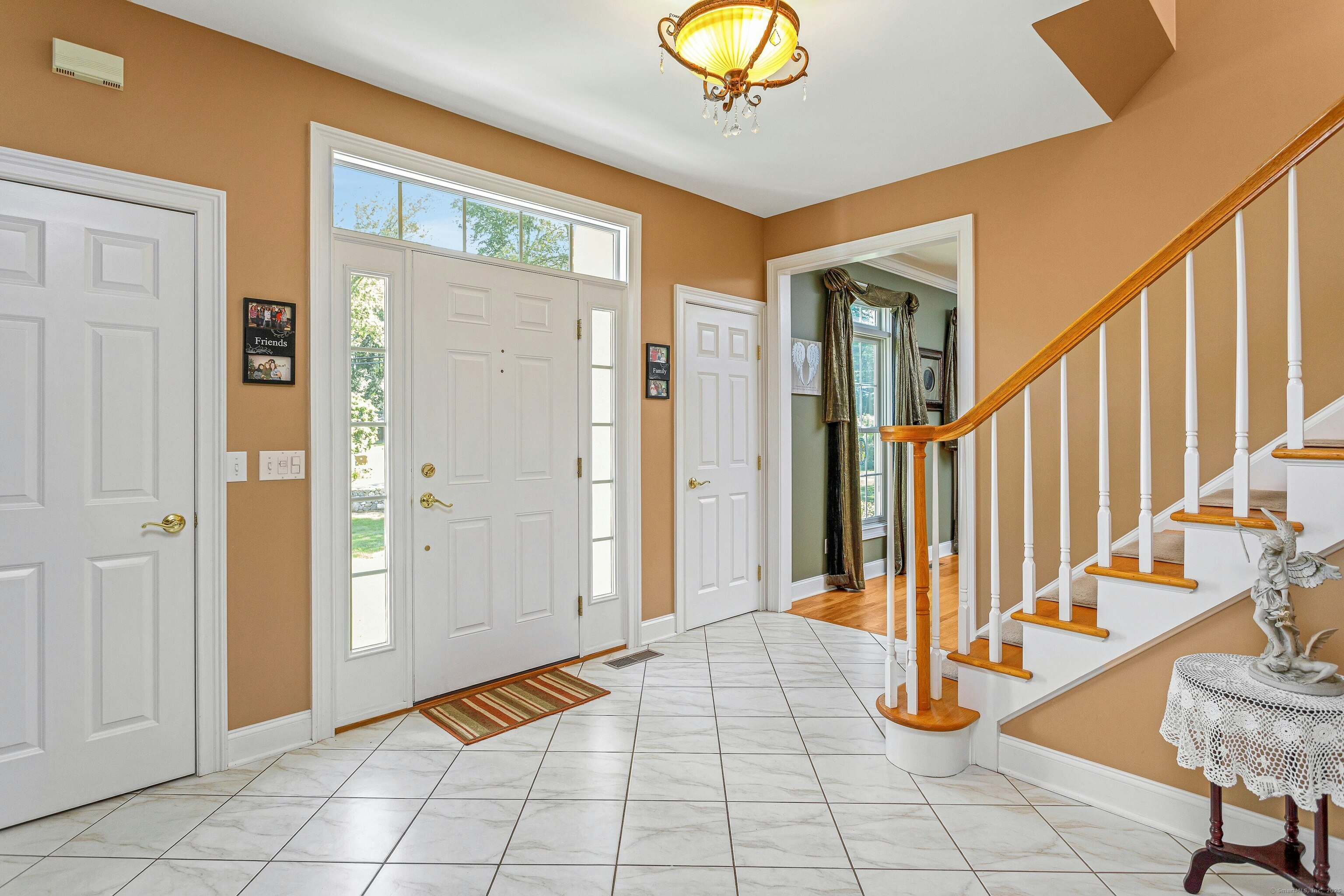 Shelton, Connecticut, 06484, United States, 3 Bedrooms Bedrooms, ,3 BathroomsBathrooms,Residential,For Sale,1875450