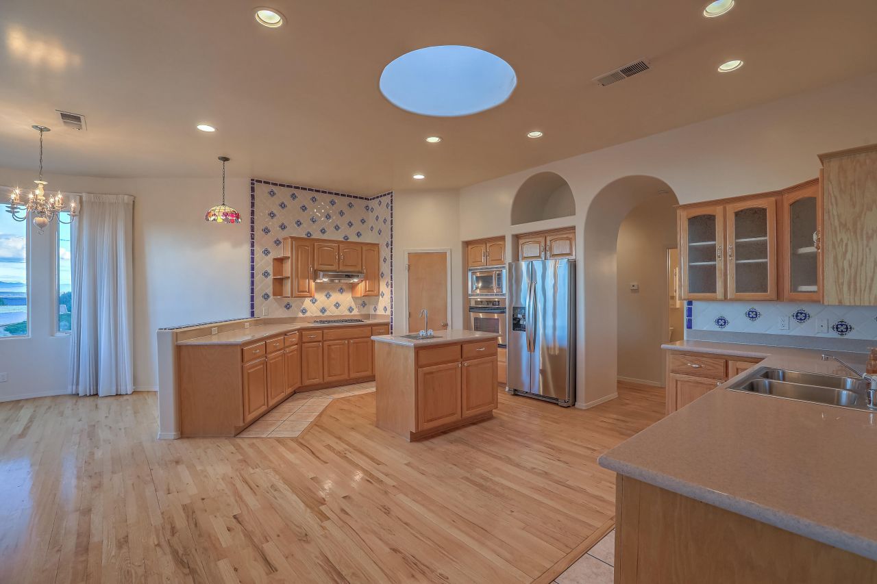 Albuquerque, New Mexico, 87105, United States, 3 Bedrooms Bedrooms, ,4 BathroomsBathrooms,Residential,For Sale,1947085