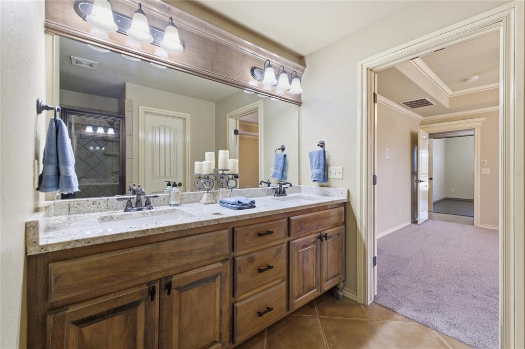 Mustang, Oklahoma, 73064, United States, 4 Bedrooms Bedrooms, ,4 BathroomsBathrooms,Residential,For Sale,1966333
