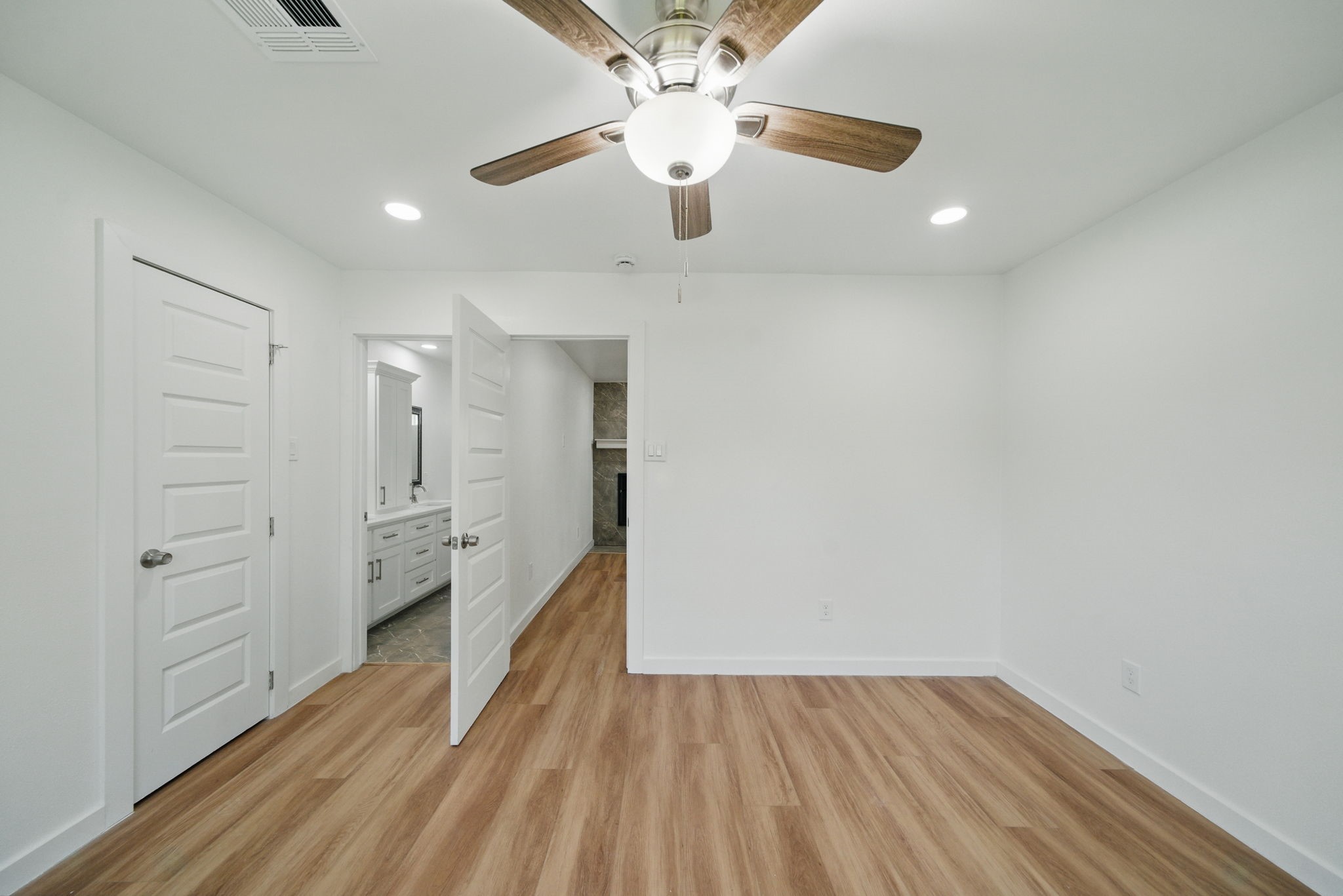  9711 Derrik Drive - 物件實景
