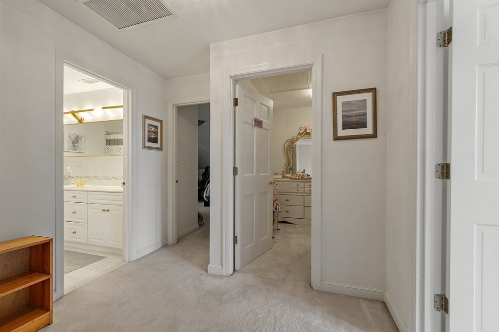 Middleton, Massachusetts, 01949, United States, 4 Bedrooms Bedrooms, ,4 BathroomsBathrooms,Residential,For Sale,1900627