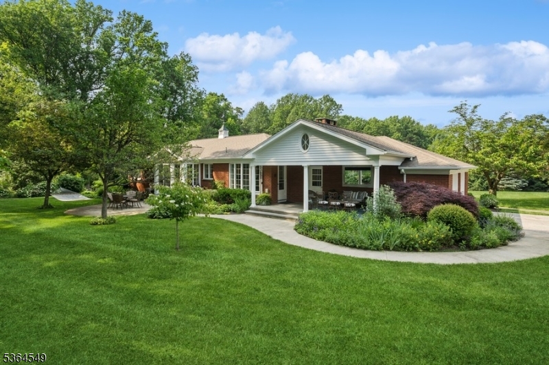 Franklin Twp., New Jersey, 08867, United States, 3 Bedrooms Bedrooms, ,2 BathroomsBathrooms,Residential,For Sale,1926340