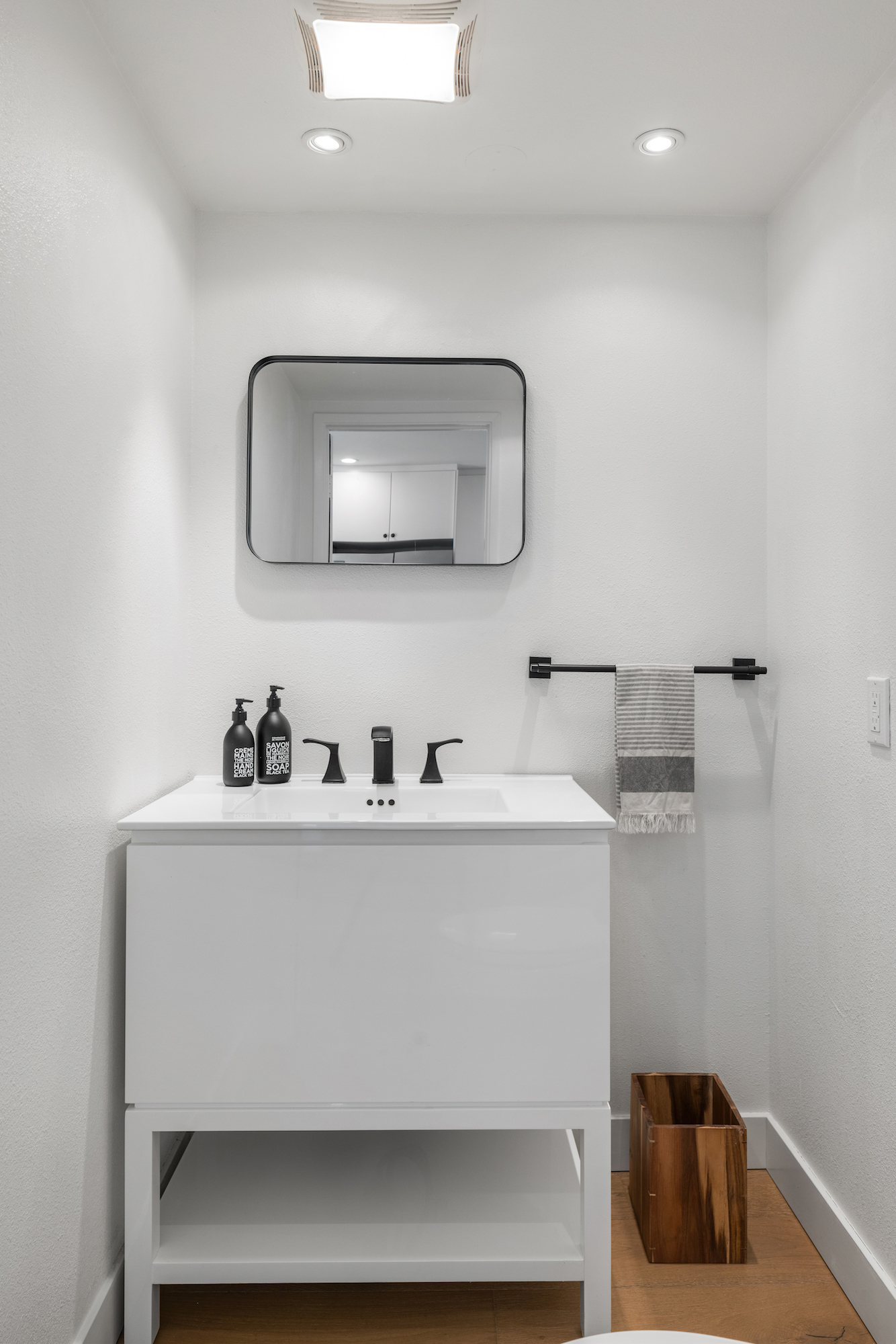 Los Angeles, California, 90025, United States, 2 Bedrooms Bedrooms, ,3 BathroomsBathrooms,Residential,For Sale,1860542