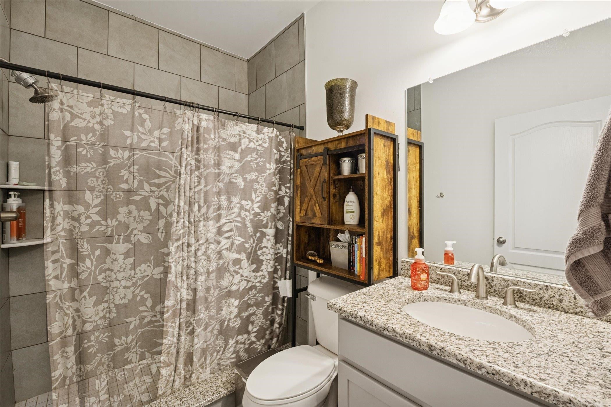 Ortonville, Michigan, 48462, United States, 5 Bedrooms Bedrooms, ,3 BathroomsBathrooms,Residential,For Sale,2008578