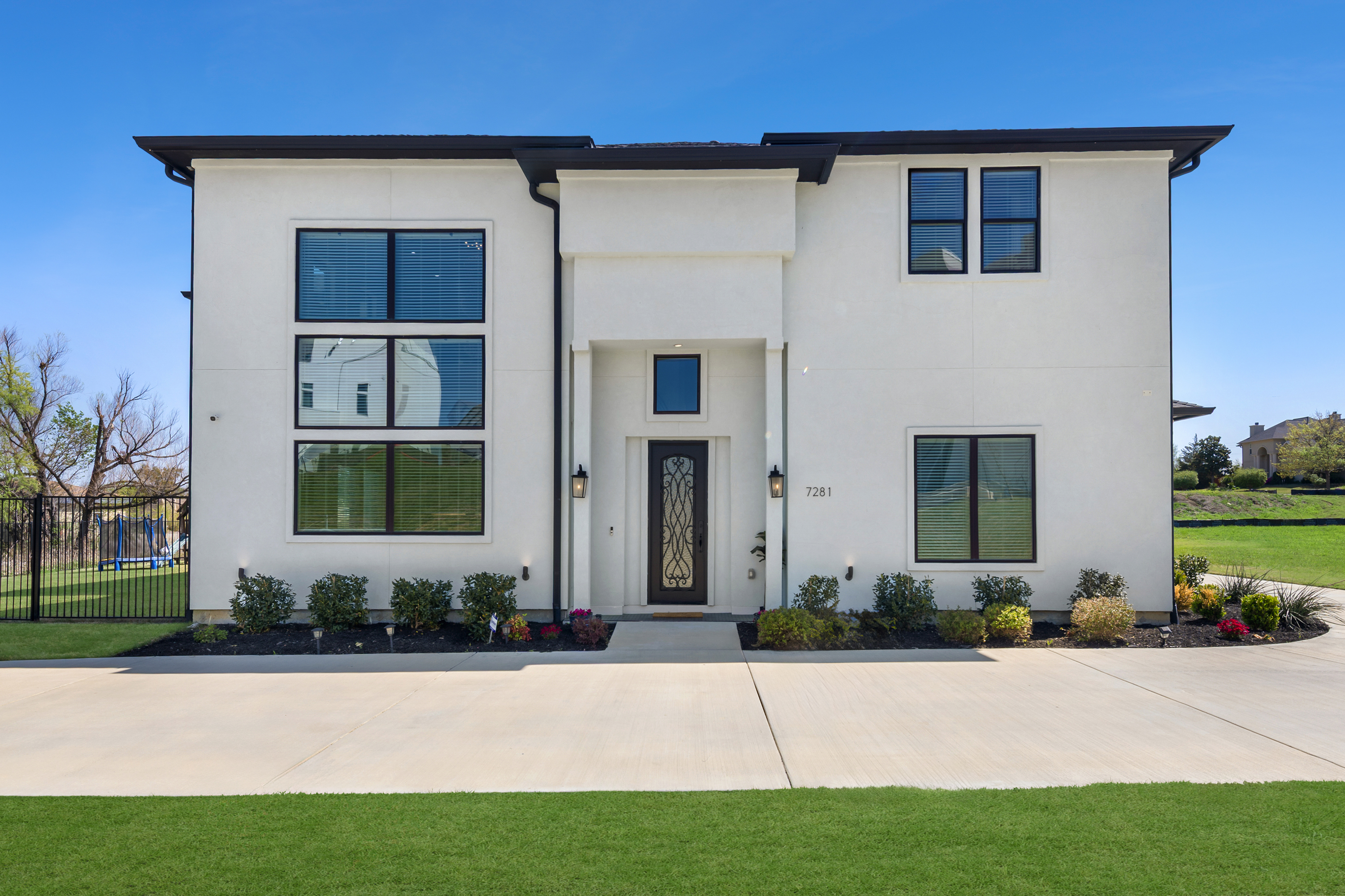  Modern Luxury with Two Private Primary Suites in Gated Waters Edge - 物件實景