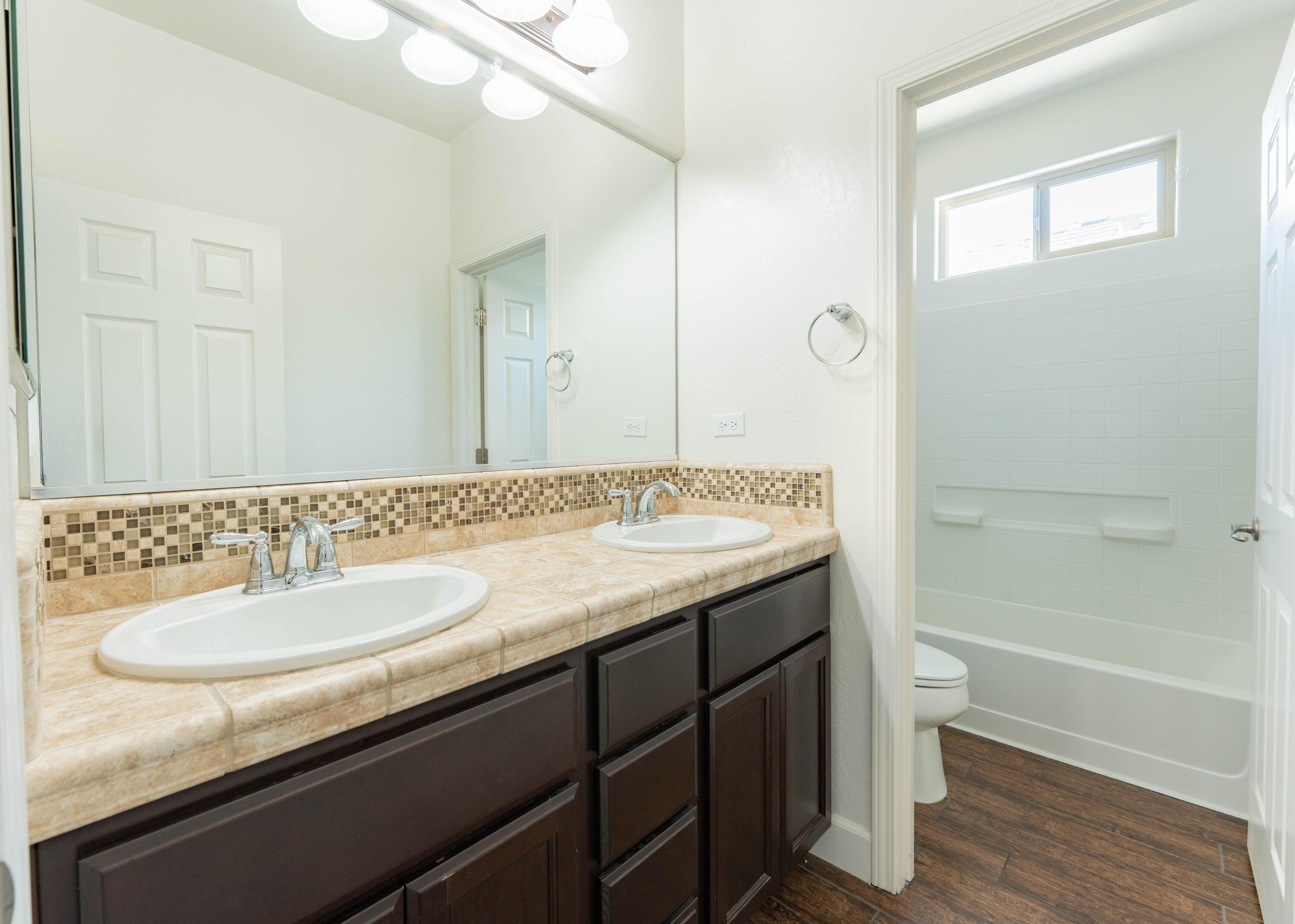 Tulare, California, 93274, United States, 4 Bedrooms Bedrooms, ,3 BathroomsBathrooms,Residential,For Sale,1975083