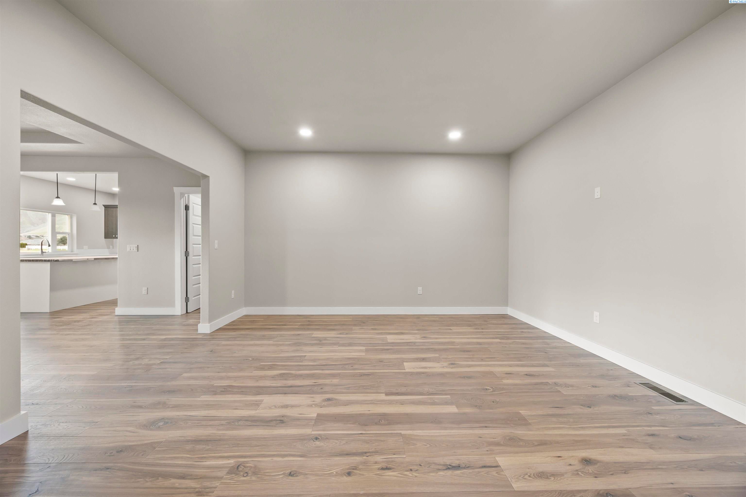 Prosser, Washington, 99350, United States, 3 Bedrooms Bedrooms, ,2 BathroomsBathrooms,Residential,For Sale,2027439