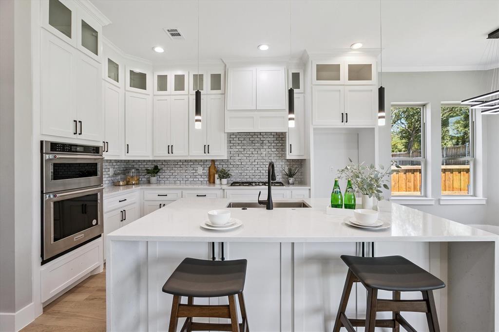 Arlington, Texas, 76012, United States, 4 Bedrooms Bedrooms, ,3 BathroomsBathrooms,Residential,For Sale,1976535