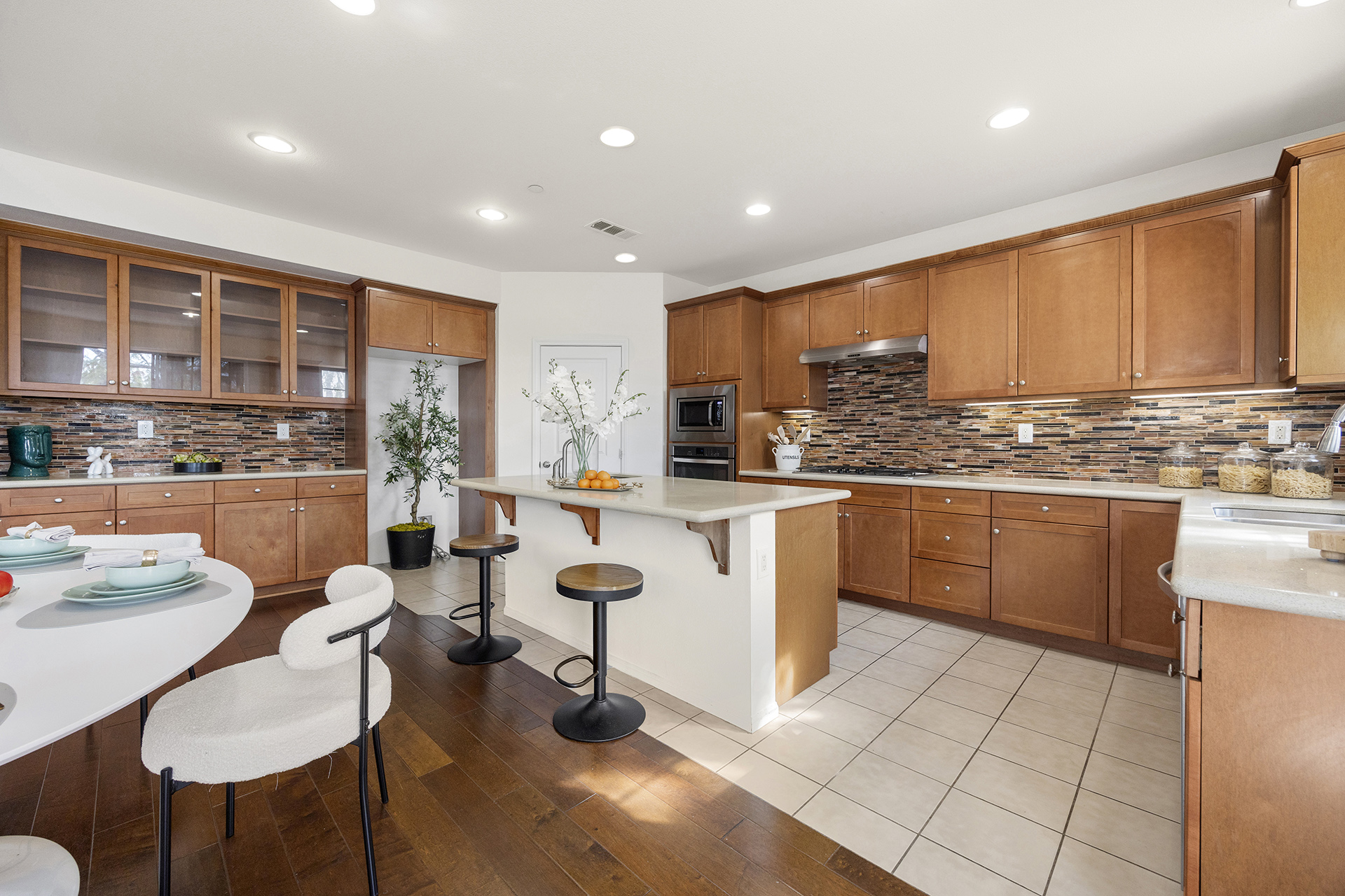 Garden Grove, California, 92843, United States, 5 Bedrooms Bedrooms, ,4 BathroomsBathrooms,Residential,For Sale,1986073