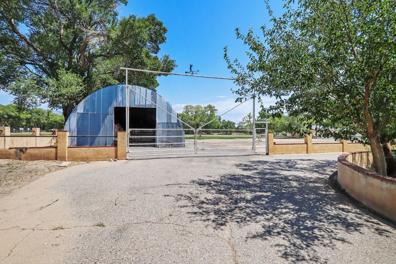 Los Ranchos, New Mexico, 87107, United States, 5 Bedrooms Bedrooms, ,5 BathroomsBathrooms,Residential,For Sale,1900994