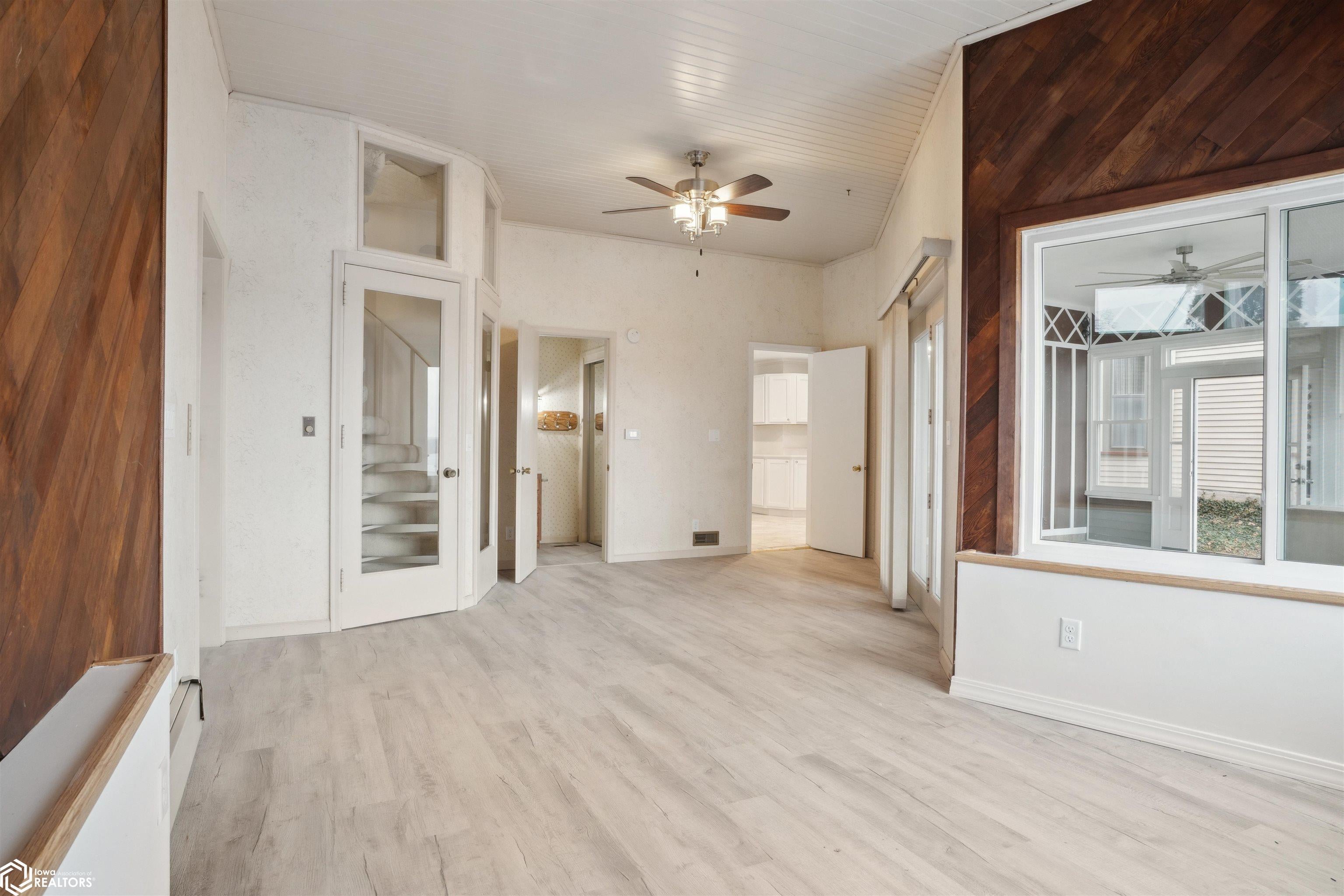 Burlington, Iowa, 52601, United States, 4 Bedrooms Bedrooms, ,3 BathroomsBathrooms,Residential,For Sale,1931272