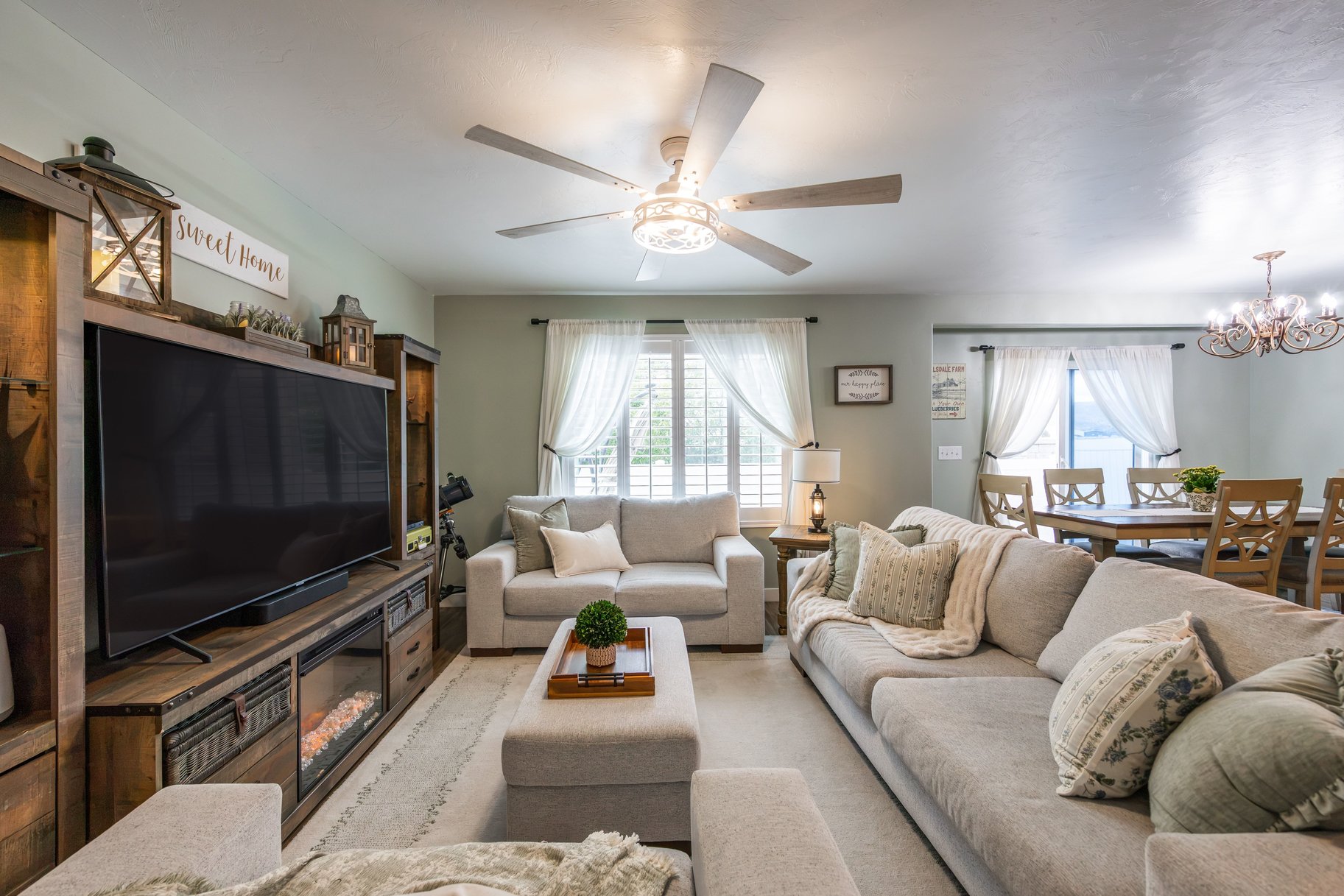  Standout Townhome with Finished Basement & Extras - 物件實景