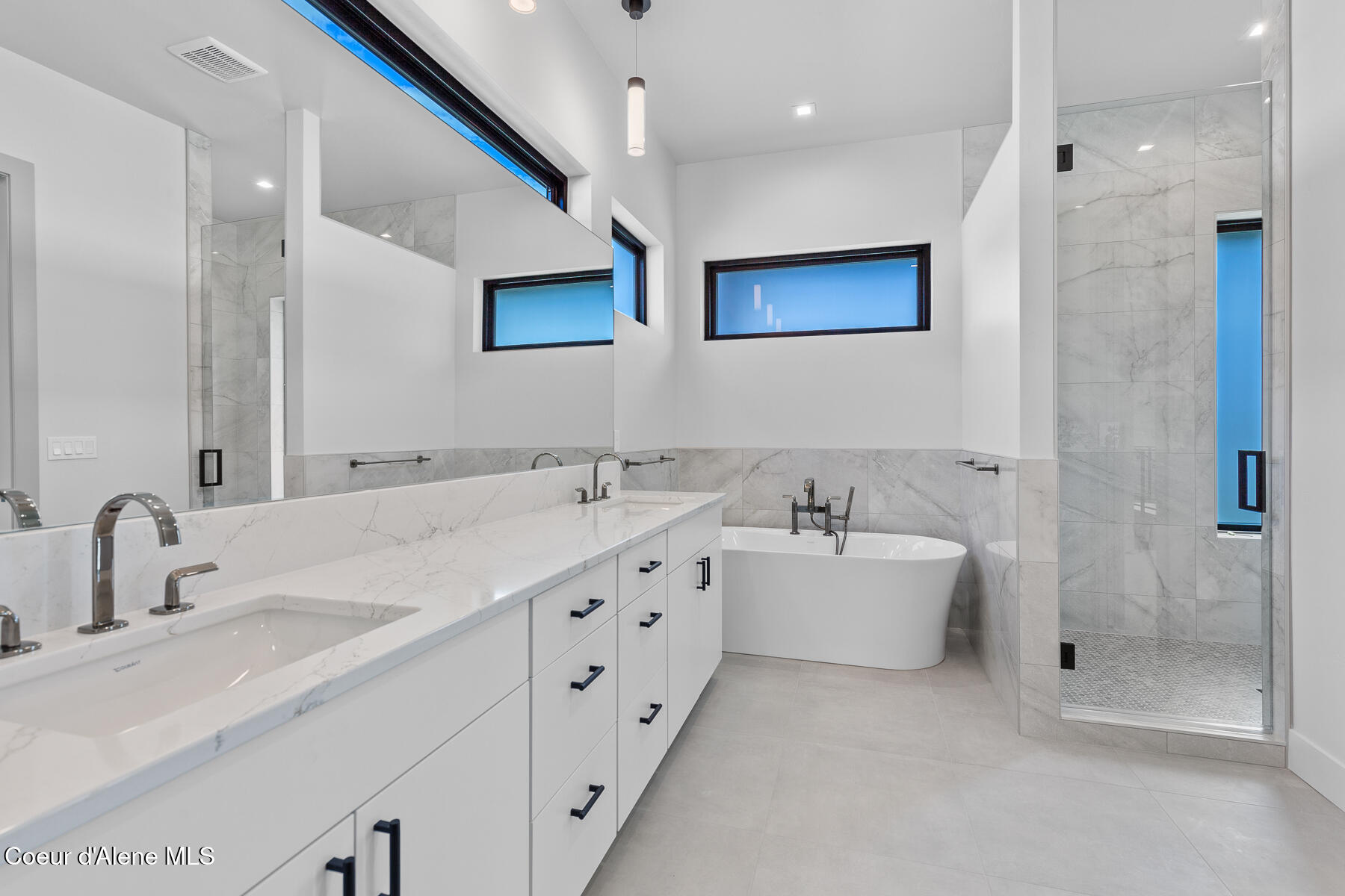 Coeur d'Alene, Idaho, 83814, United States, 3 Bedrooms Bedrooms, ,4 BathroomsBathrooms,Residential,For Sale,1823259