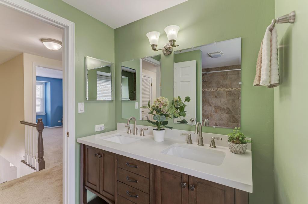 Arlington Heights, Illinois, 60005, United States, 5 Bedrooms Bedrooms, ,3 BathroomsBathrooms,Residential,For Sale,2001547