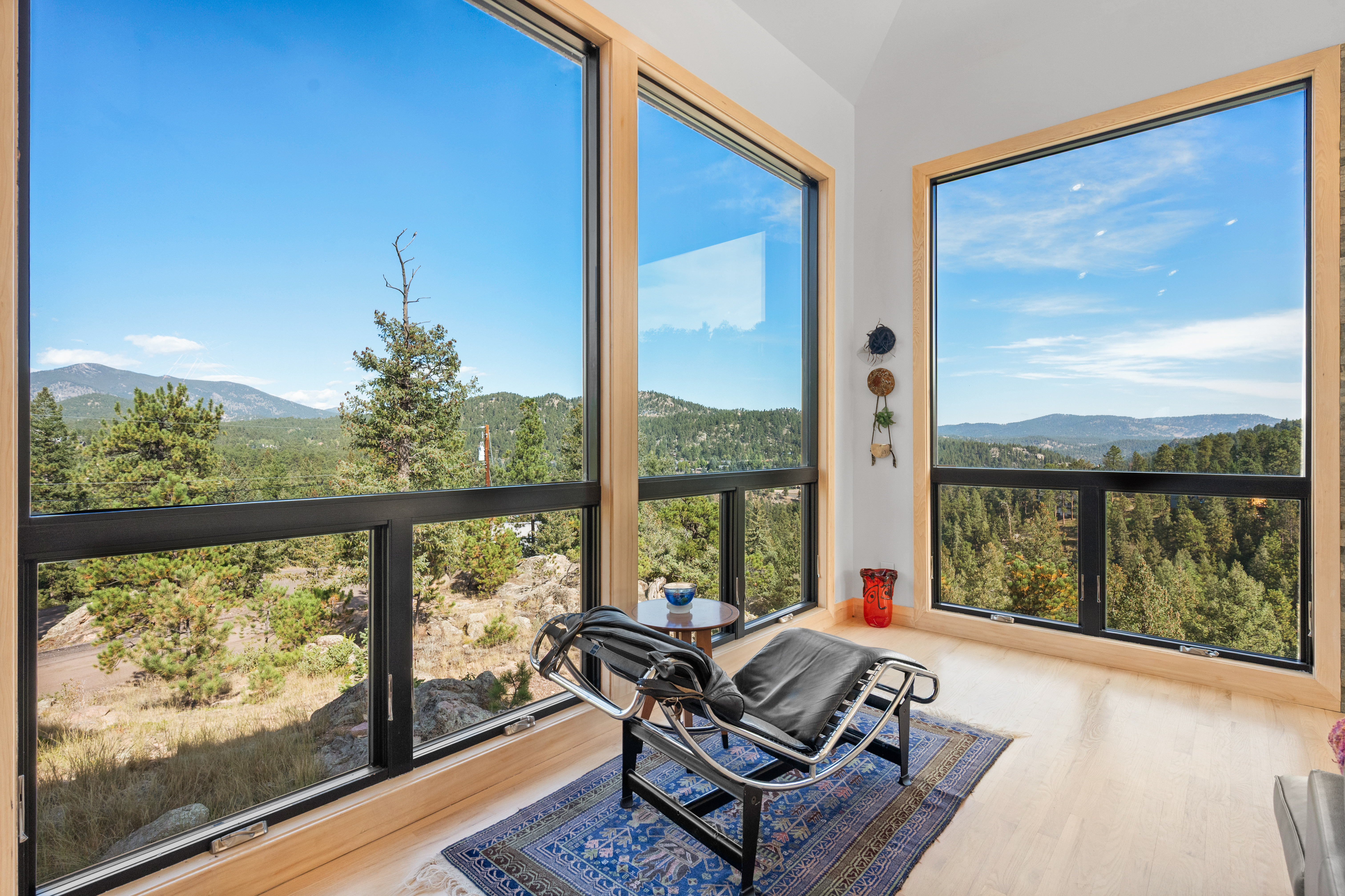  Modern Mountain Residence with Dramatic Architecture - 物件實景