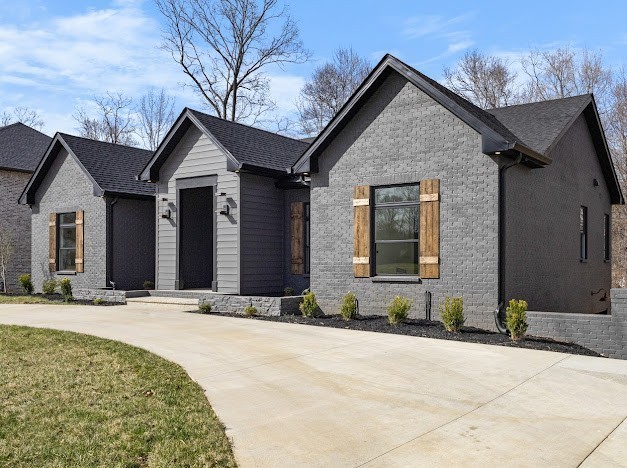 Clarksville, Tennessee, 37043, United States, 4 Bedrooms Bedrooms, ,3 BathroomsBathrooms,Residential,For Sale,1980673