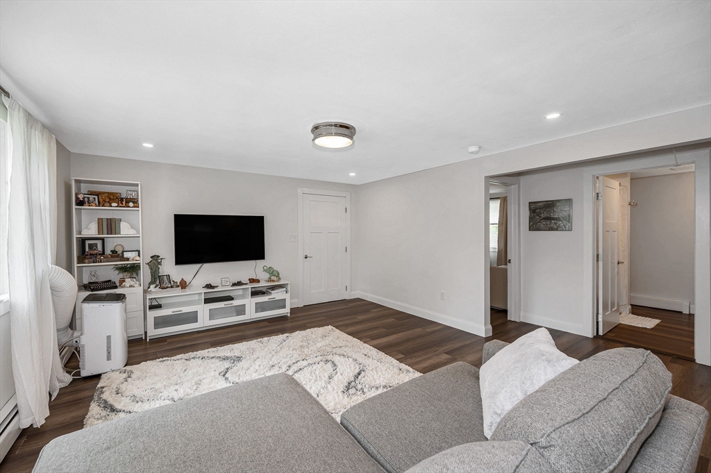 Groveland, Massachusetts, 01834, United States, 5 Bedrooms Bedrooms, ,3 BathroomsBathrooms,Residential,For Sale,1909322