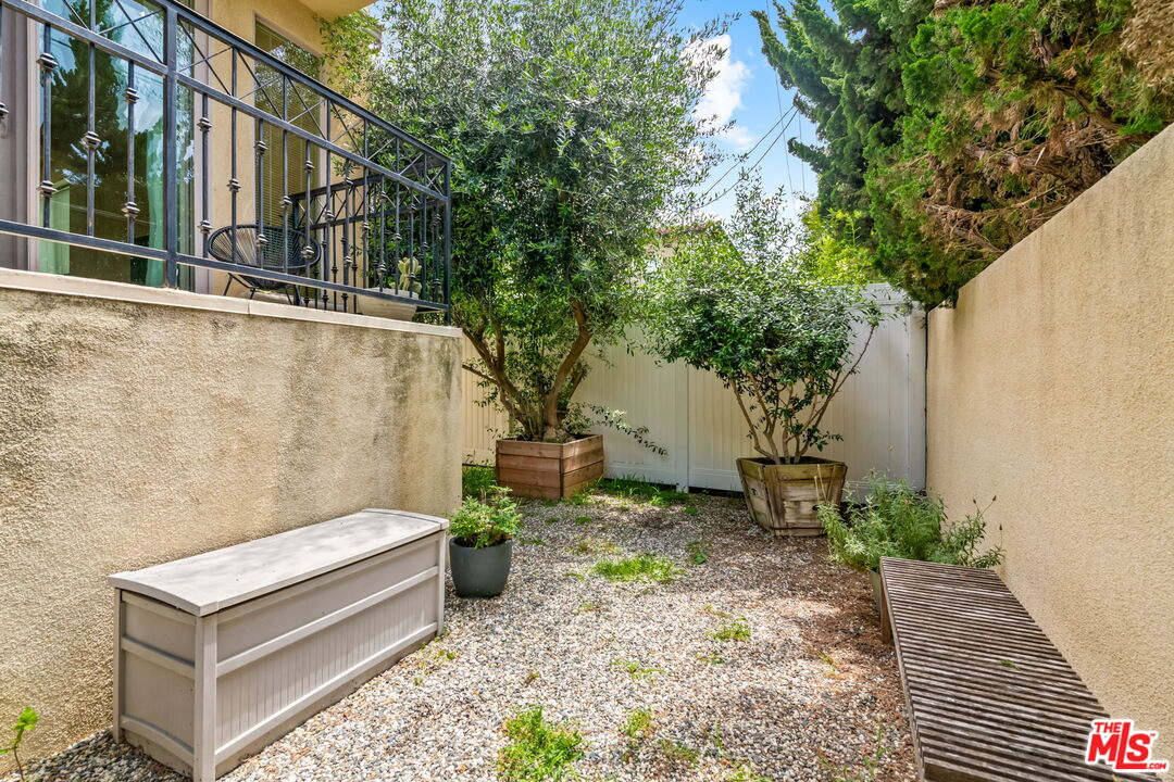 Los Angeles, California, 90025, United States, 6 Bedrooms Bedrooms, ,Residential,For Sale,1932013