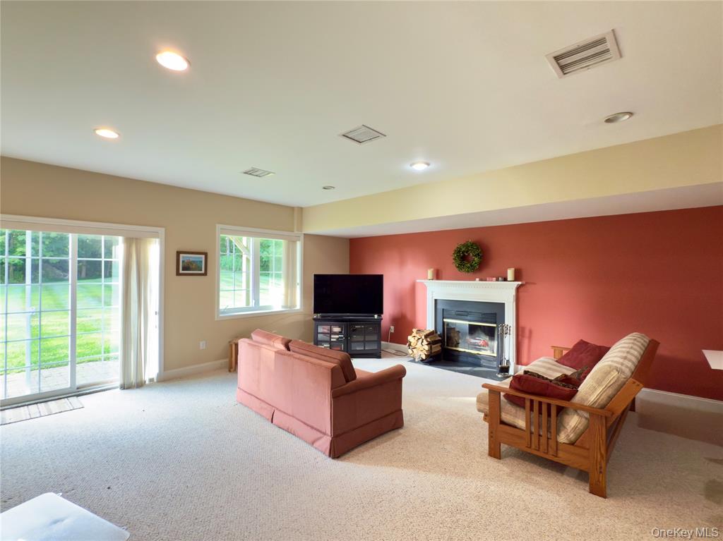 Hyde Park, New York, 12538, United States, 3 Bedrooms Bedrooms, ,4 BathroomsBathrooms,Residential,For Sale,1977599