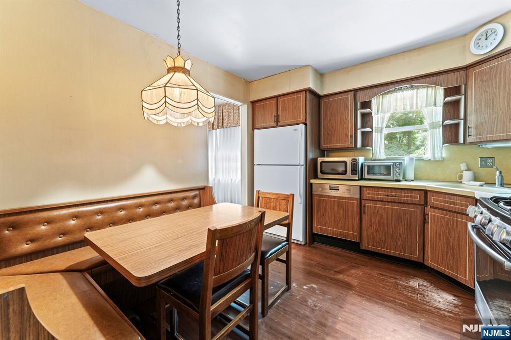 Twp of Washington, New Jersey, 07676, United States, 3 Bedrooms Bedrooms, ,2 BathroomsBathrooms,Residential,For Sale,1885353