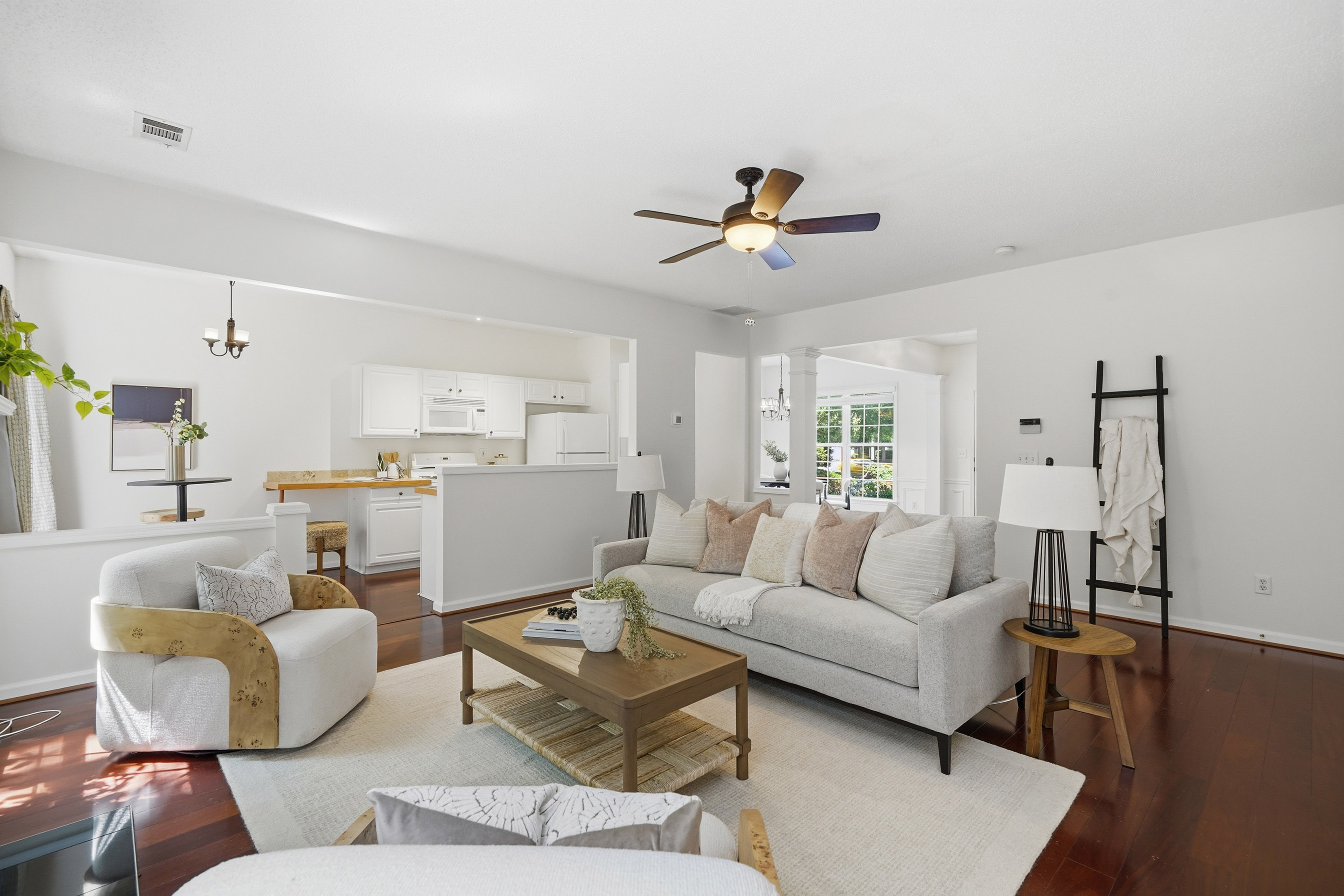  Beautifully Maintained Townhome in Sought-After Creekside at Mansell - 物件實景