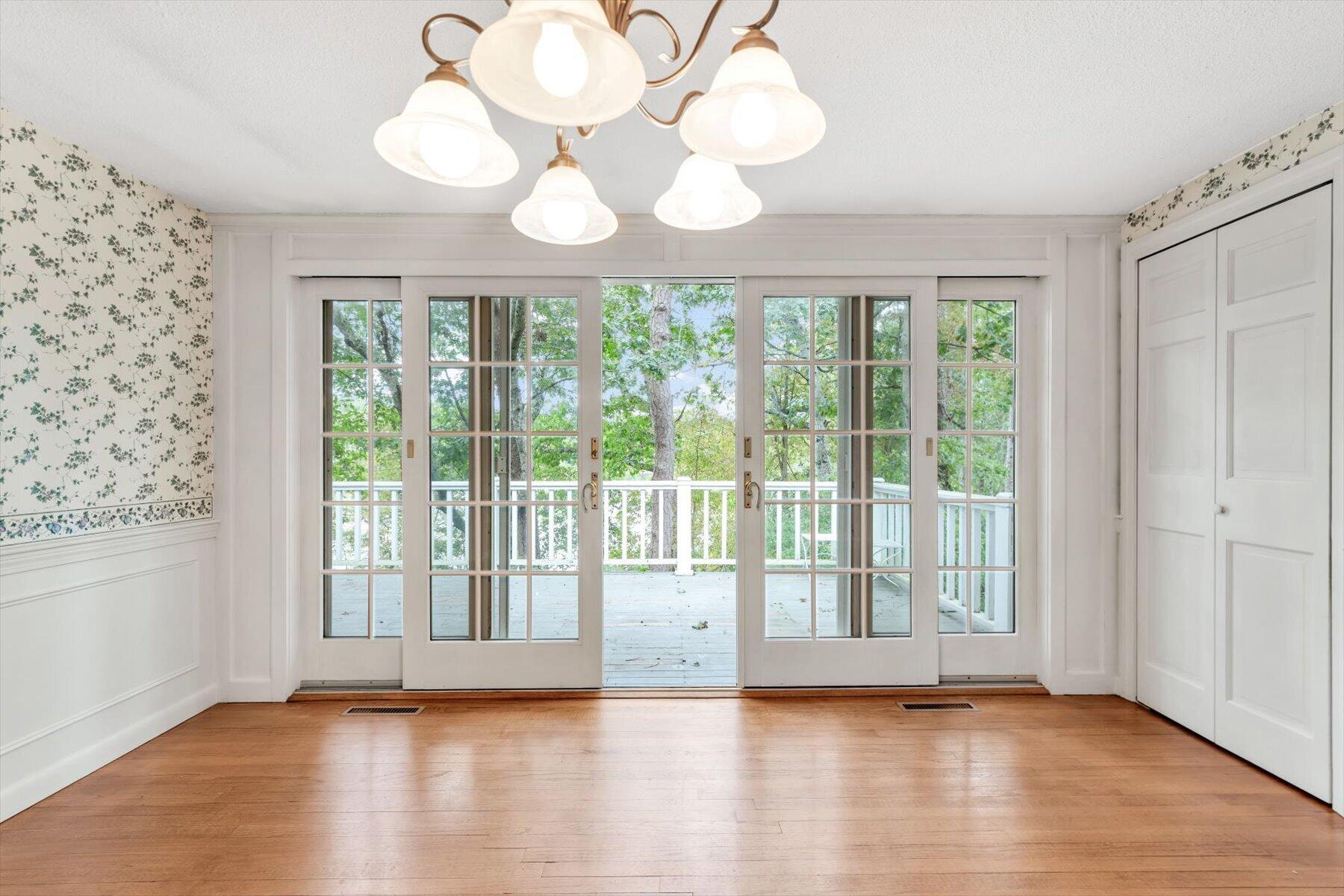  844 W Yarmouth Road - 物件實景