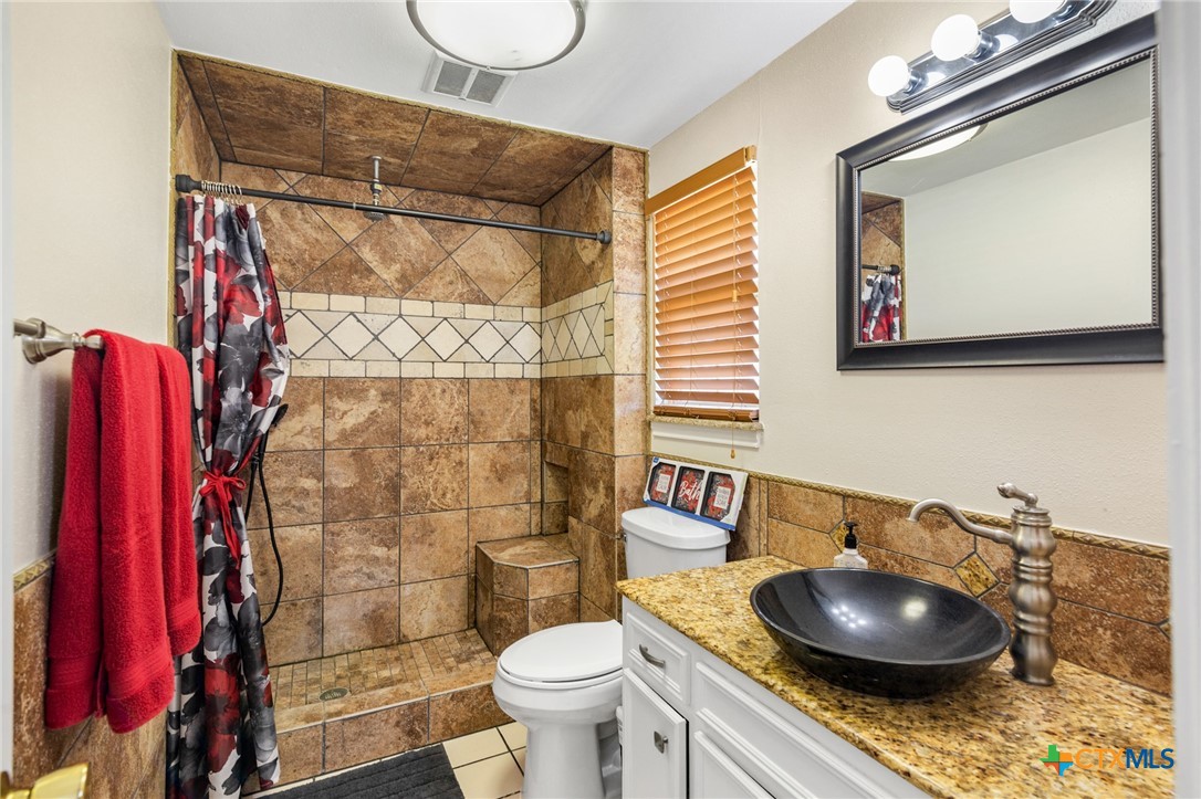 Hallettsville, Texas, 77964, United States, 4 Bedrooms Bedrooms, ,2 BathroomsBathrooms,Residential,For Sale,1848225
