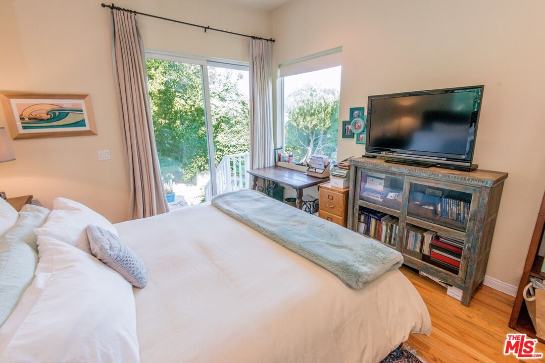 West Hollywood, California, 90069, United States, 3 Bedrooms Bedrooms, ,2 BathroomsBathrooms,Residential,For Sale,2002247