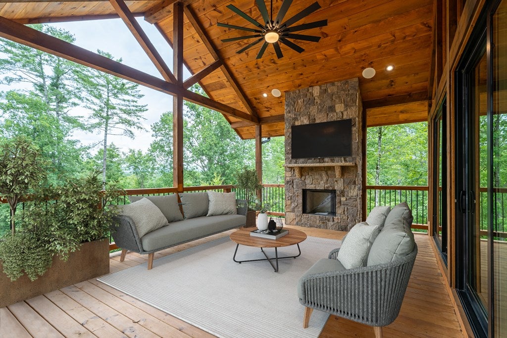 Ellijay, Georgia, 30540, United States, 4 Bedrooms Bedrooms, ,5 BathroomsBathrooms,Residential,For Sale,1858982