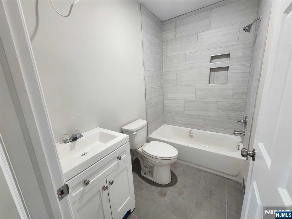 Passaic, New Jersey, 07055, United States, 5 Bedrooms Bedrooms, ,2 BathroomsBathrooms,Residential,For Sale,1975134