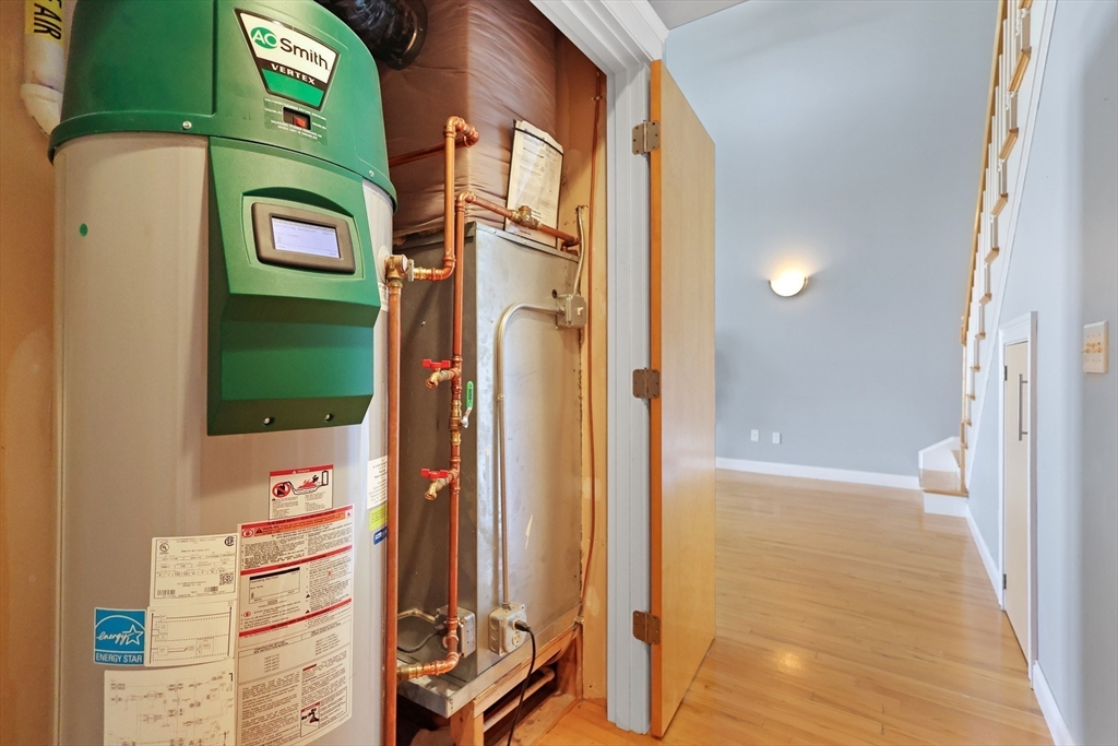 Somerville, Massachusetts, 02143, United States, 1 Bedroom Bedrooms, ,2 BathroomsBathrooms,Residential,For Sale,1899714