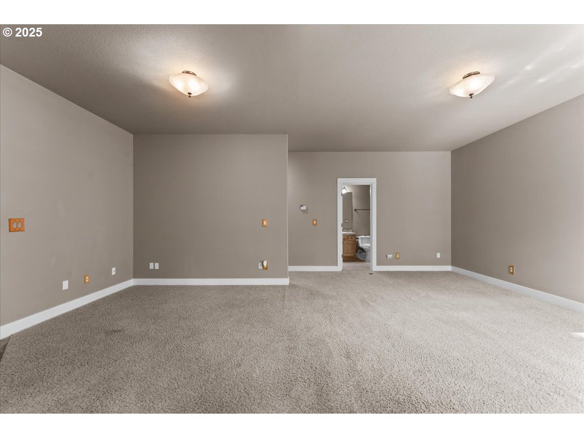 Portland, Oregon, 97266, United States, 4 Bedrooms Bedrooms, ,3 BathroomsBathrooms,Residential,For Sale,1836863