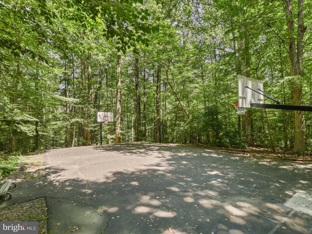 Springfield, Virginia, 22152, United States, 4 Bedrooms Bedrooms, ,3 BathroomsBathrooms,Residential,For Sale,1921904