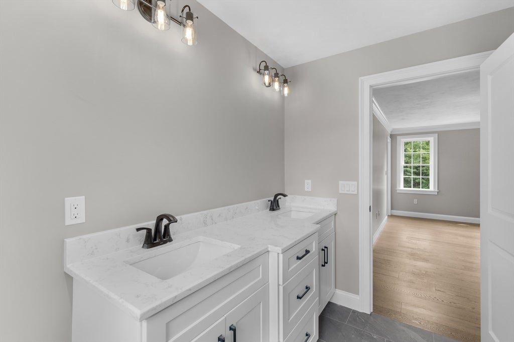 Lakeville, Massachusetts, 02347, United States, 3 Bedrooms Bedrooms, ,3 BathroomsBathrooms,Residential,For Sale,1943021