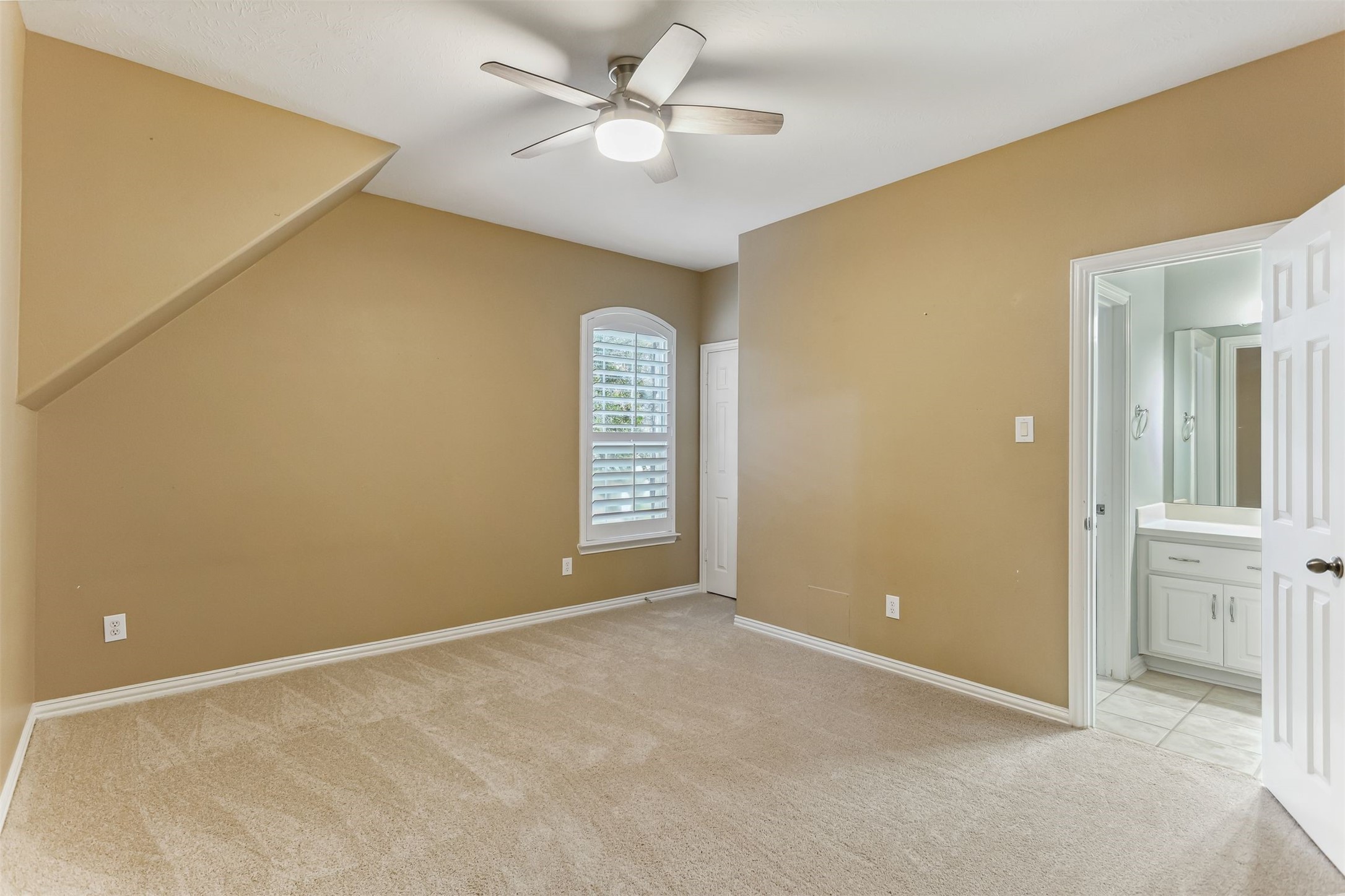 Sugar Land, Texas, 77479, United States, 5 Bedrooms Bedrooms, ,5 BathroomsBathrooms,Residential,For Sale,1837689