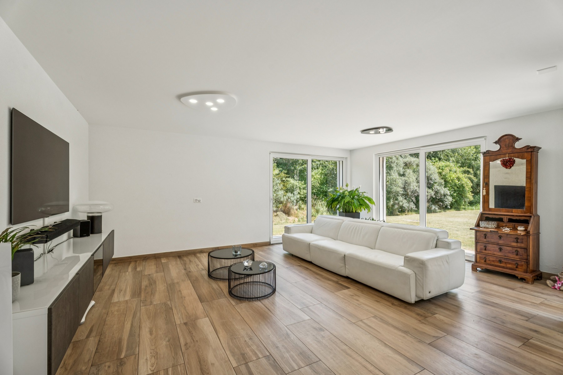  Contemporary family home with a spacious garden - 物件實景