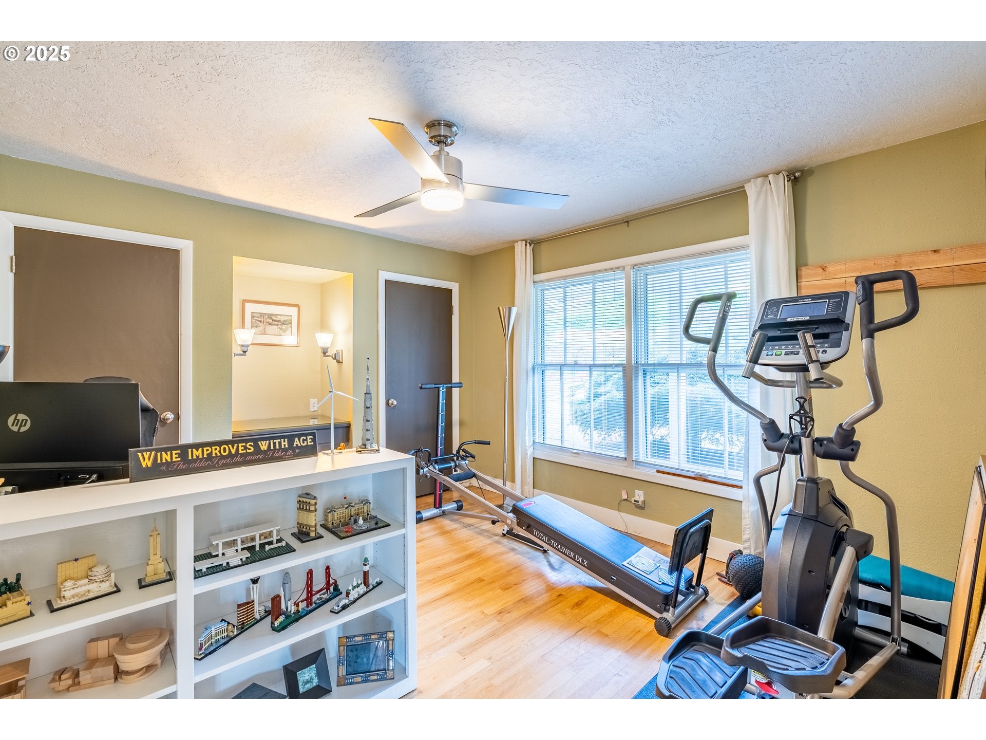 Portland, Oregon, 97219, United States, 4 Bedrooms Bedrooms, ,3 BathroomsBathrooms,Residential,For Sale,1985730