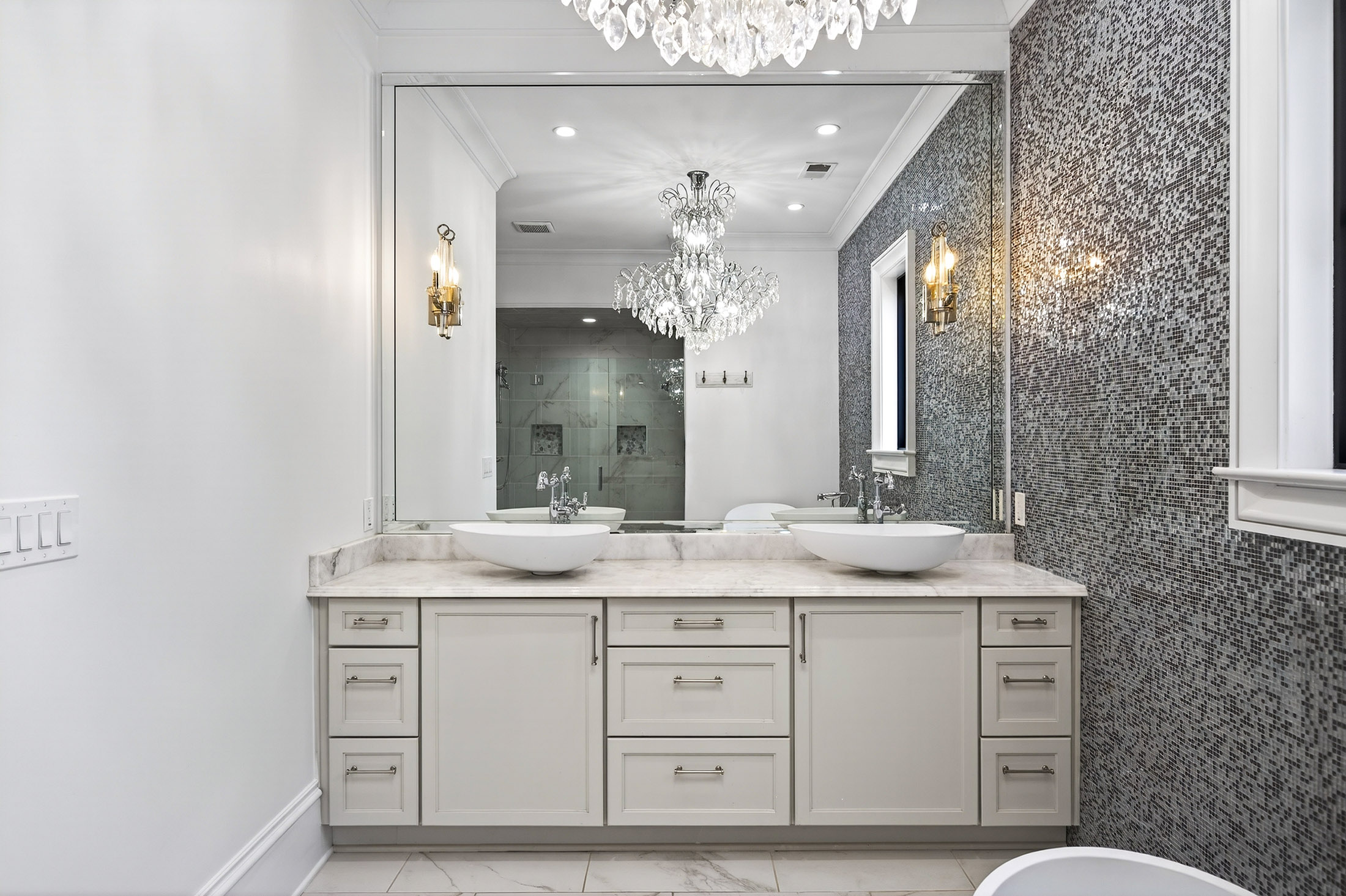  Exceptional Gated Estate with Resort-caliber Grounds - 物件實景