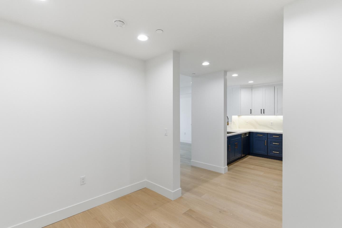 San Carlos, California, 94070, United States, 2 Bedrooms Bedrooms, ,3 BathroomsBathrooms,Residential,For Sale,2002922