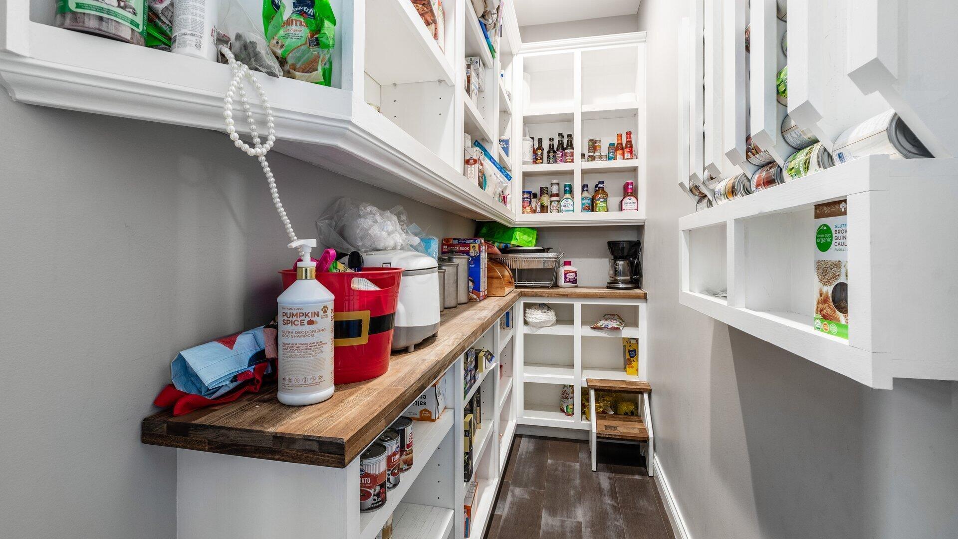 Hebron, Ohio, 43025, United States, 5 Bedrooms Bedrooms, ,5 BathroomsBathrooms,Residential,For Sale,1988631