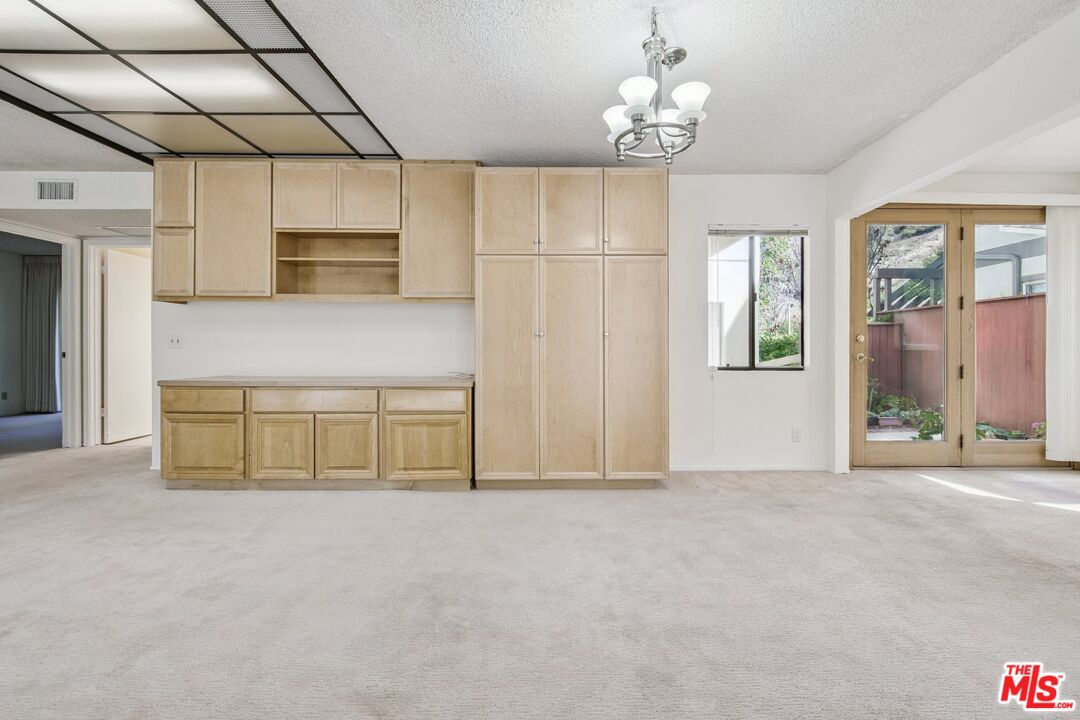 Pacific Palisades, California, 90272, United States, 4 Bedrooms Bedrooms, ,3 BathroomsBathrooms,Residential,For Sale,1989608