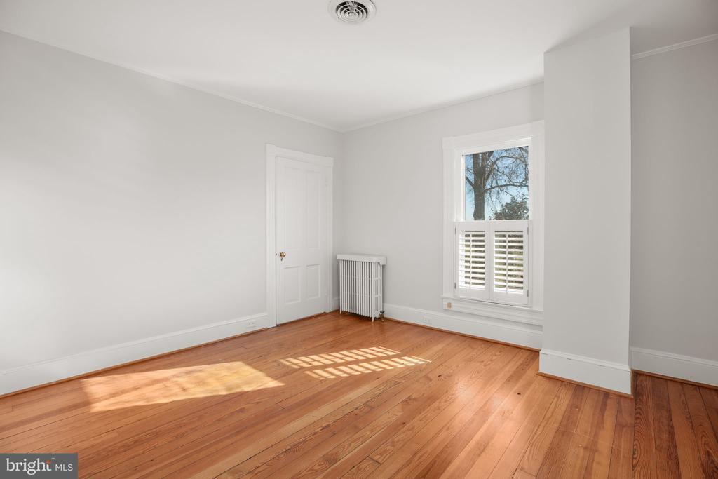 Fredericksburg, Virginia, 22401, United States, 4 Bedrooms Bedrooms, ,2 BathroomsBathrooms,Residential,For Sale,2001681