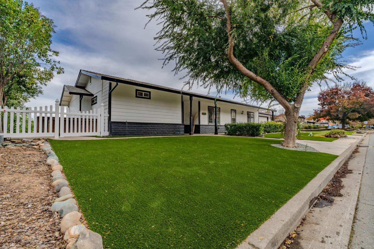 Jackson, California, 95642, United States, 3 Bedrooms Bedrooms, ,2 BathroomsBathrooms,Residential,For Sale,1992385