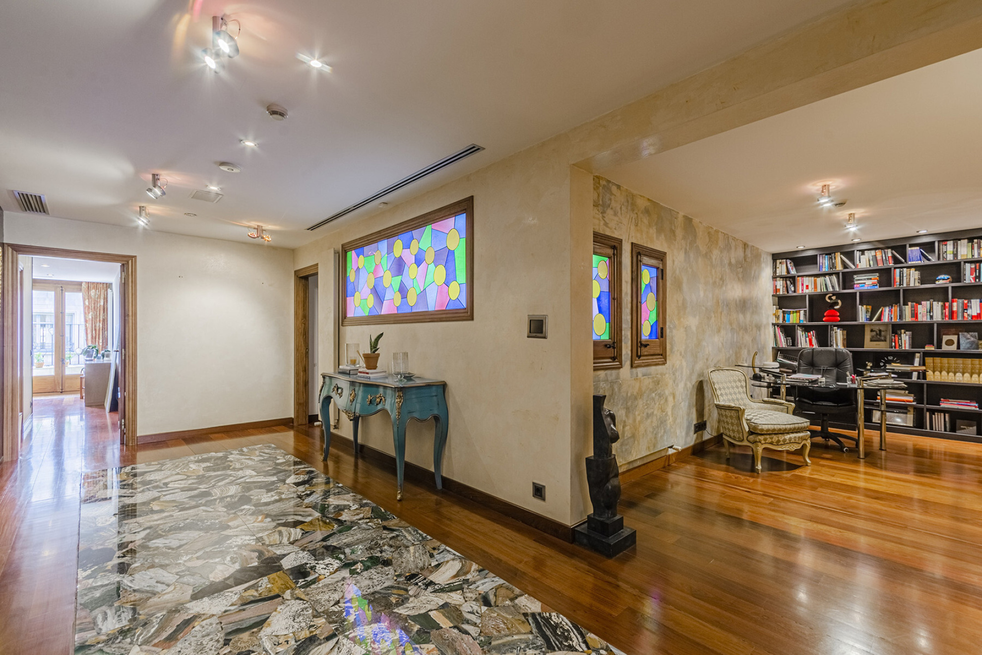  Impressive duplex adjacent to Gaudí
