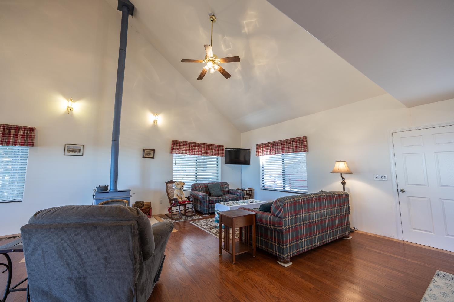 Yosemite West, California, 95389, United States, 5 Bedrooms Bedrooms, ,4 BathroomsBathrooms,Residential,For Sale,2005695