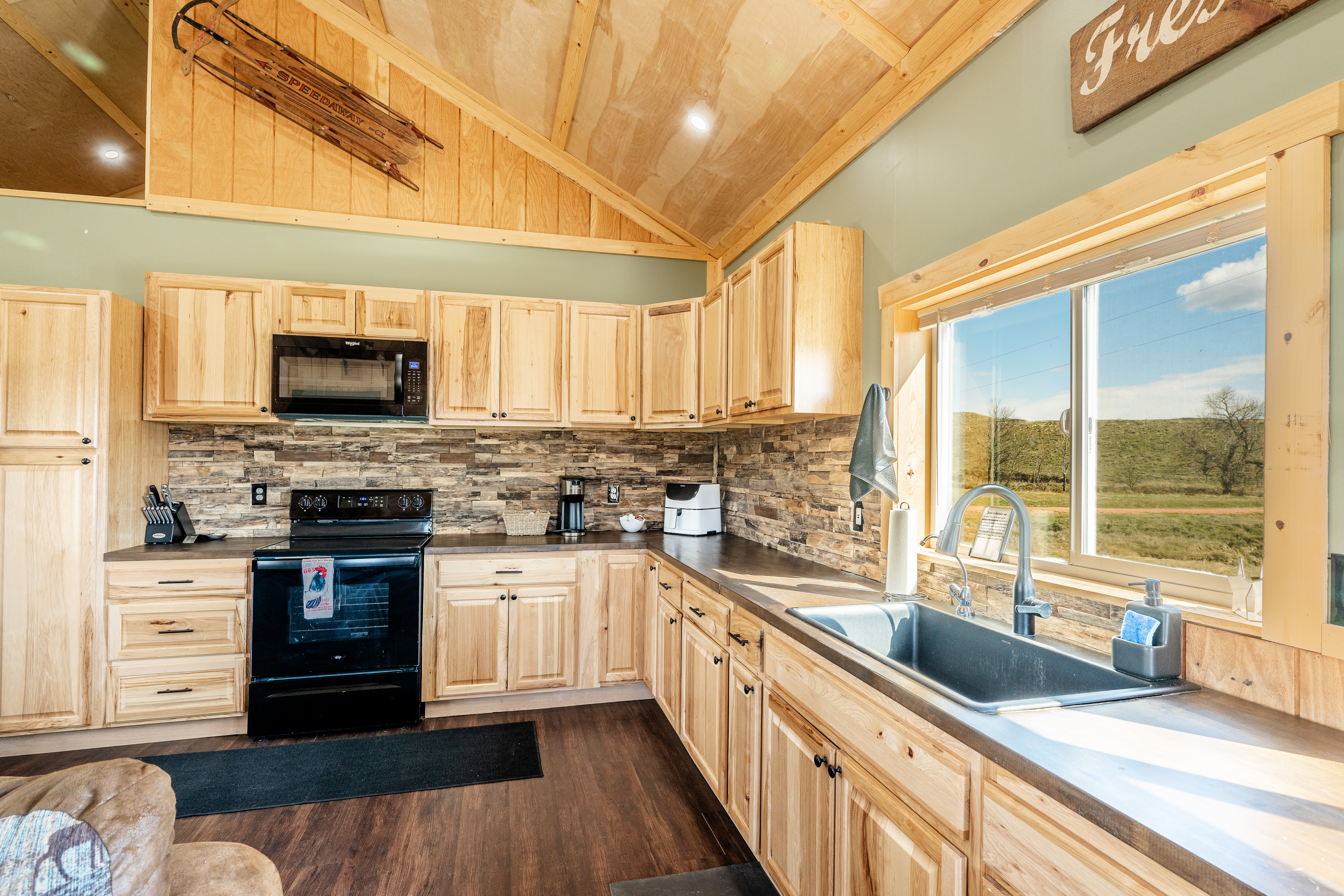 Ranchester, Wyoming, 82839, United States, 2 Bedrooms Bedrooms, ,1 BathroomBathrooms,Residential,For Sale,1813697