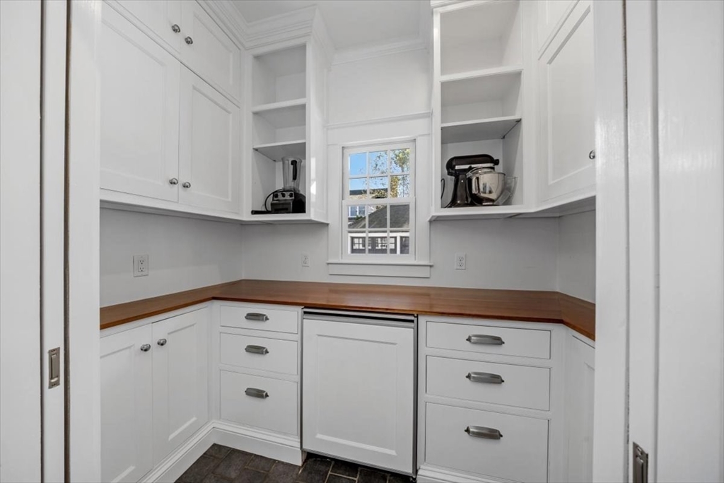 Hingham, Massachusetts, 02043, United States, 6 Bedrooms Bedrooms, ,5 BathroomsBathrooms,Residential,For Sale,1969393