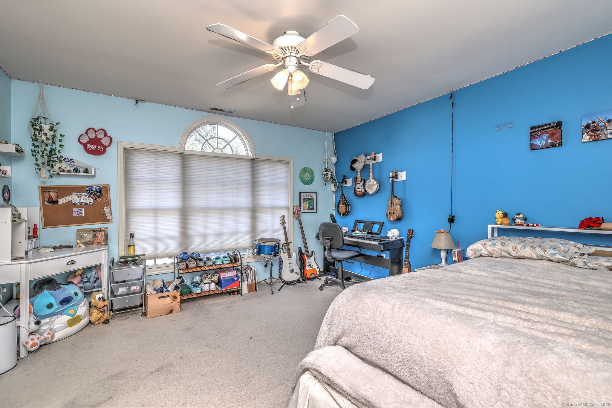 Milford, Connecticut, 06461, United States, 4 Bedrooms Bedrooms, ,3 BathroomsBathrooms,Residential,For Sale,1926096