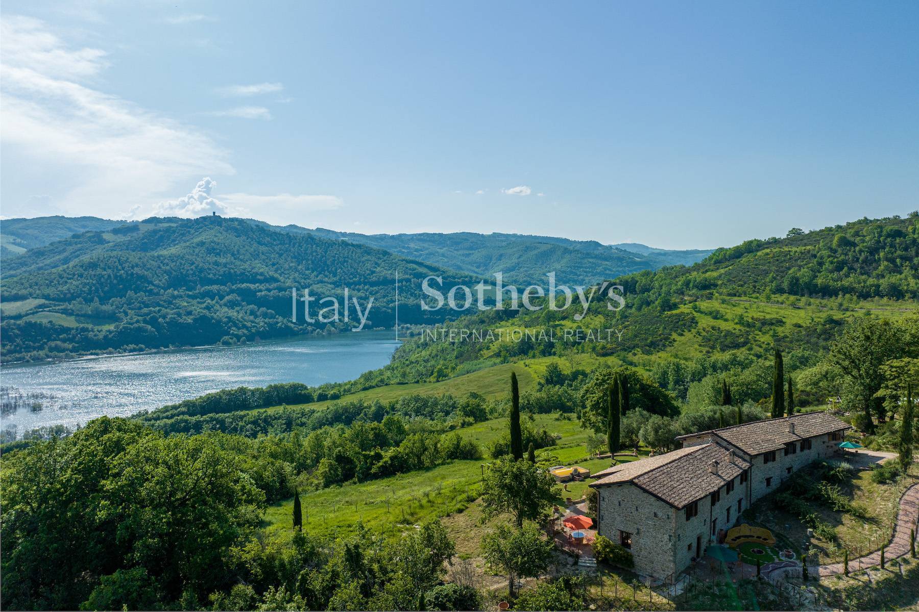  Stunning lake view historic renovated farmhouse with pool - 物件實景